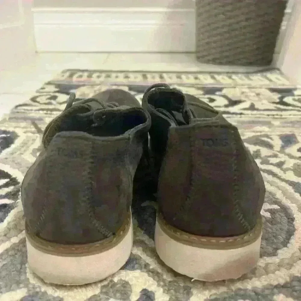 Toms Mens 10